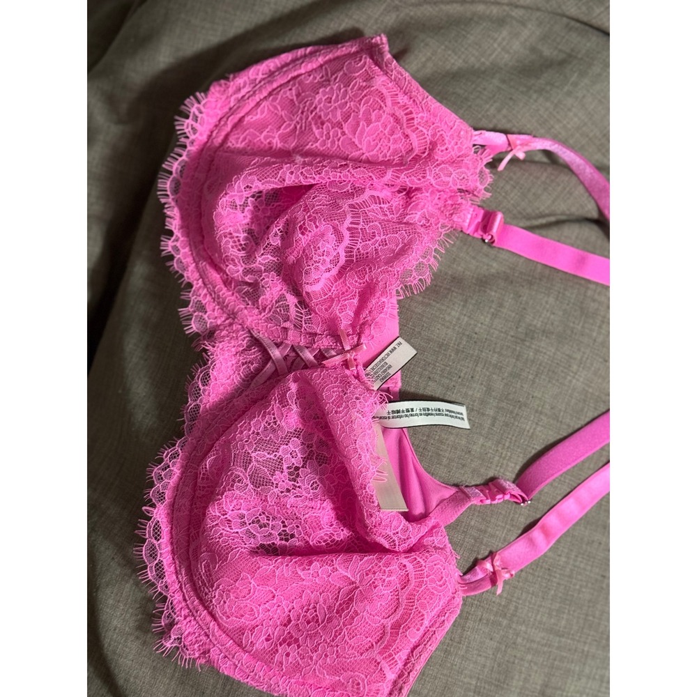 Victoria's Secret Lace Unlined Push-Up Bra - 38DD (E85)